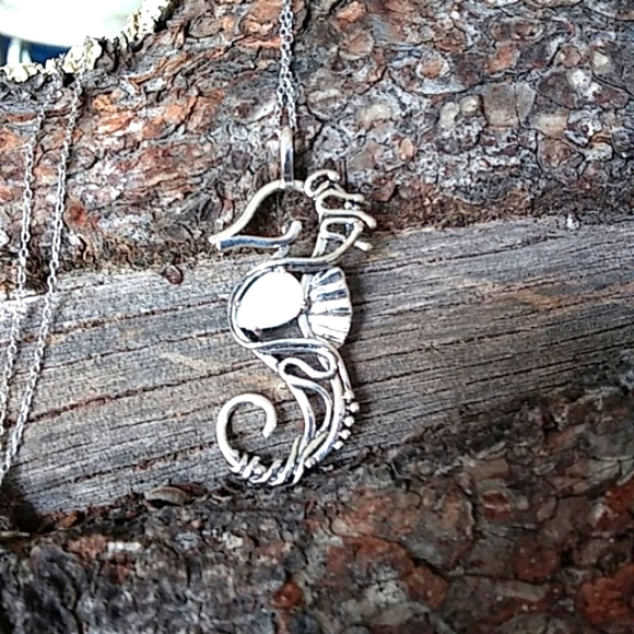 Sterling Silver Chain With Embellished Seahorse Pendant. - Picture 10 of 17
